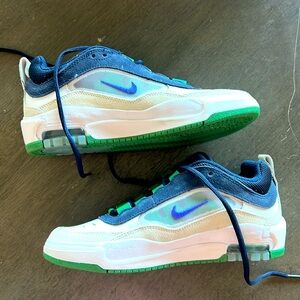 Nike SB Nike Air Max Ishod 5.5M/7W in White/Persian Violet/Forest Green/Obsidian